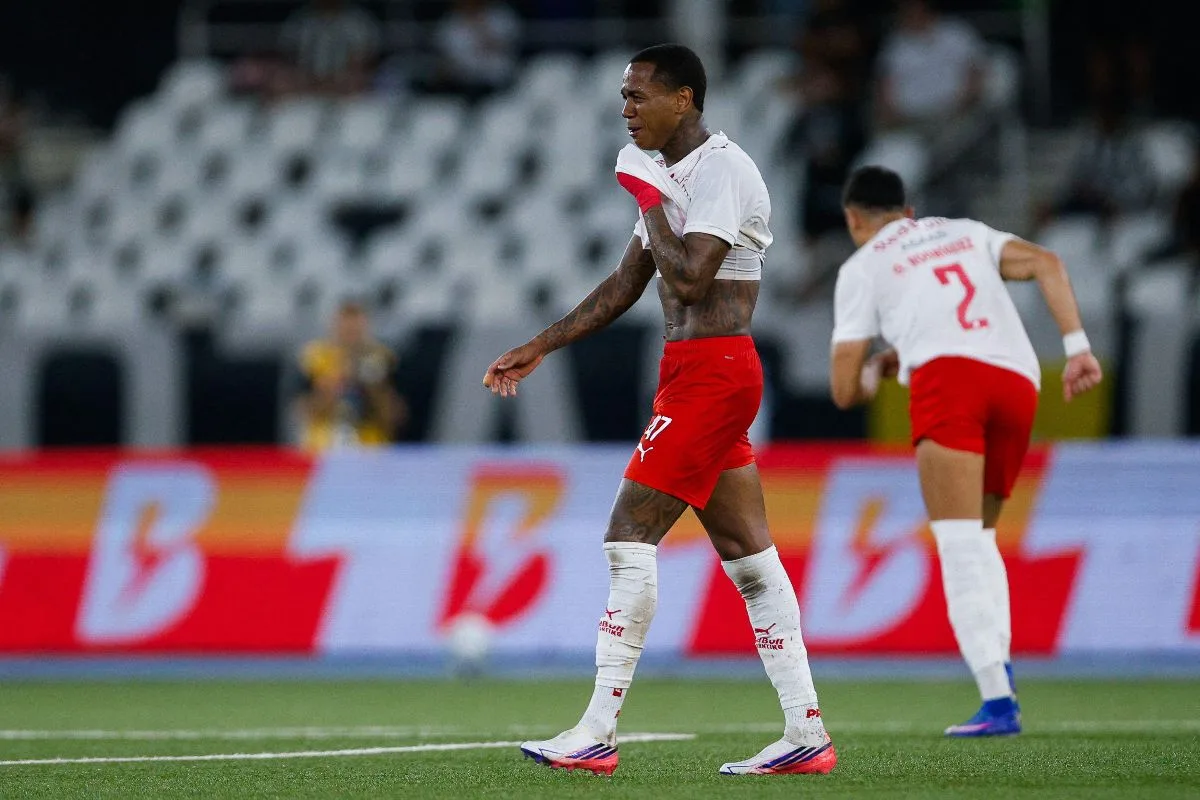 Bragantino busca recurso para contar com Wallace Yan diante do Flamengo