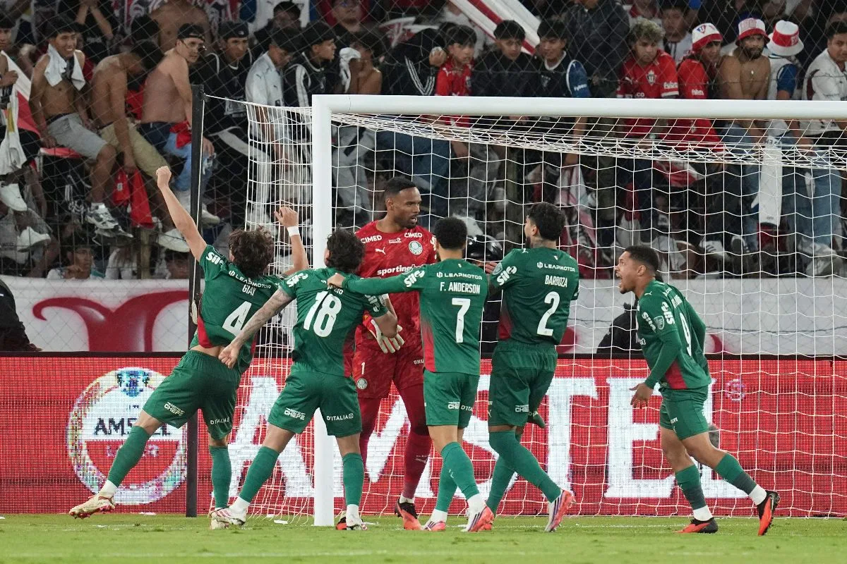Palmeiras avança nos pênaltis, encara Fluminense na semi e garante um time brasileiro na final