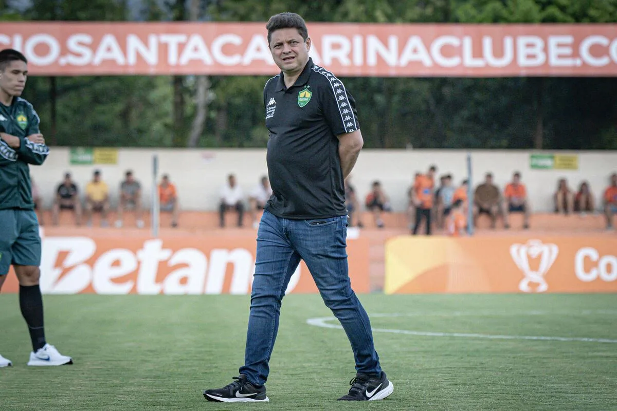 Presidente do Cuiabá acusa Santos e Corinthians de “estelionato esportivo” e cobra punições por dívidas
