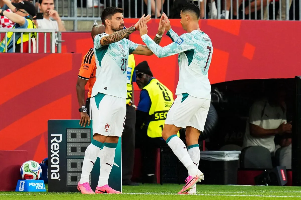 Cristiano Ronaldo se revolta com provocação a Rúben Neves e pede banimento de torcedores: “Isso já não é futebol”