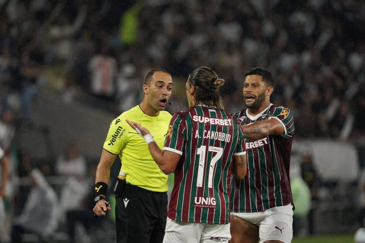 Fluminense se revolta com arbitragem e solta nota cobrando providências após clássico contra o Vasco
