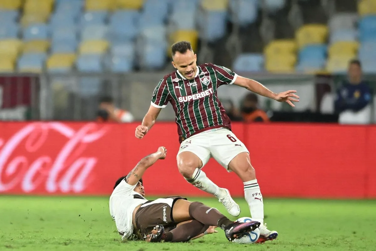 Renê rebate favoritismo de Flamengo e Palmeiras e avisa: “Fluminense não deve nada para ninguém”