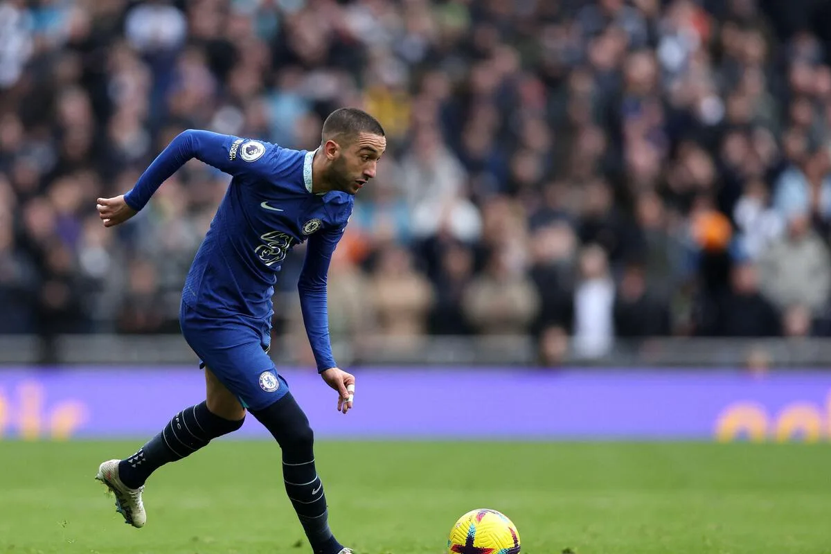 Botafogo avança por Ziyech, mas gramados do Brasil viram obstáculo na negociação