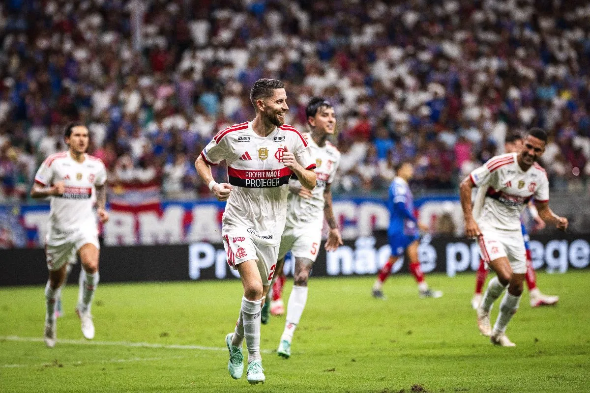 Flamengo goleia o Bahia, reassume a liderança e recebe elogios de Jardim