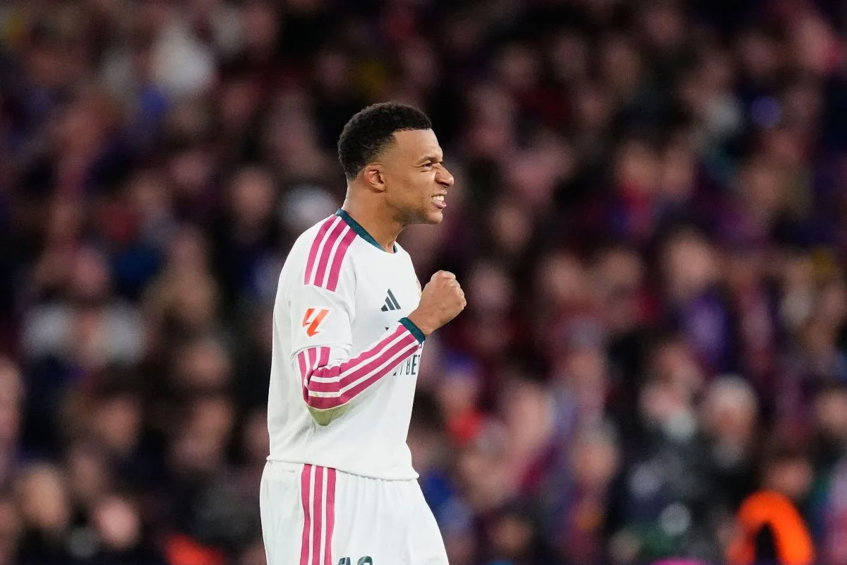 Mbappé marca duas vezes, e Real Madrid vence o Barcelona em clássico decisivo
