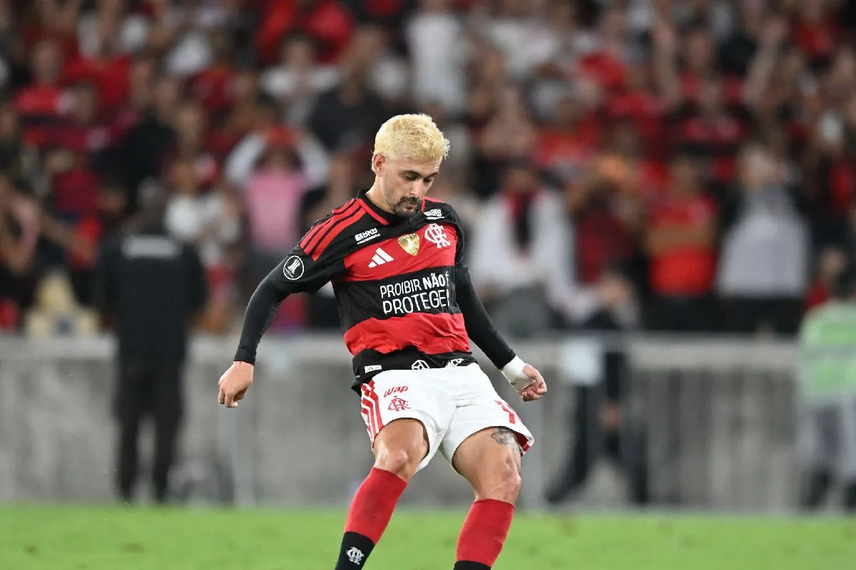 Arrascaeta lamenta queda do Flamengo nos pênaltis e mira Brasileirão