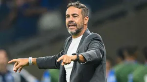 Artur Jorge relata xenofobia e explica discussão em Bragantino x Cruzeiro
