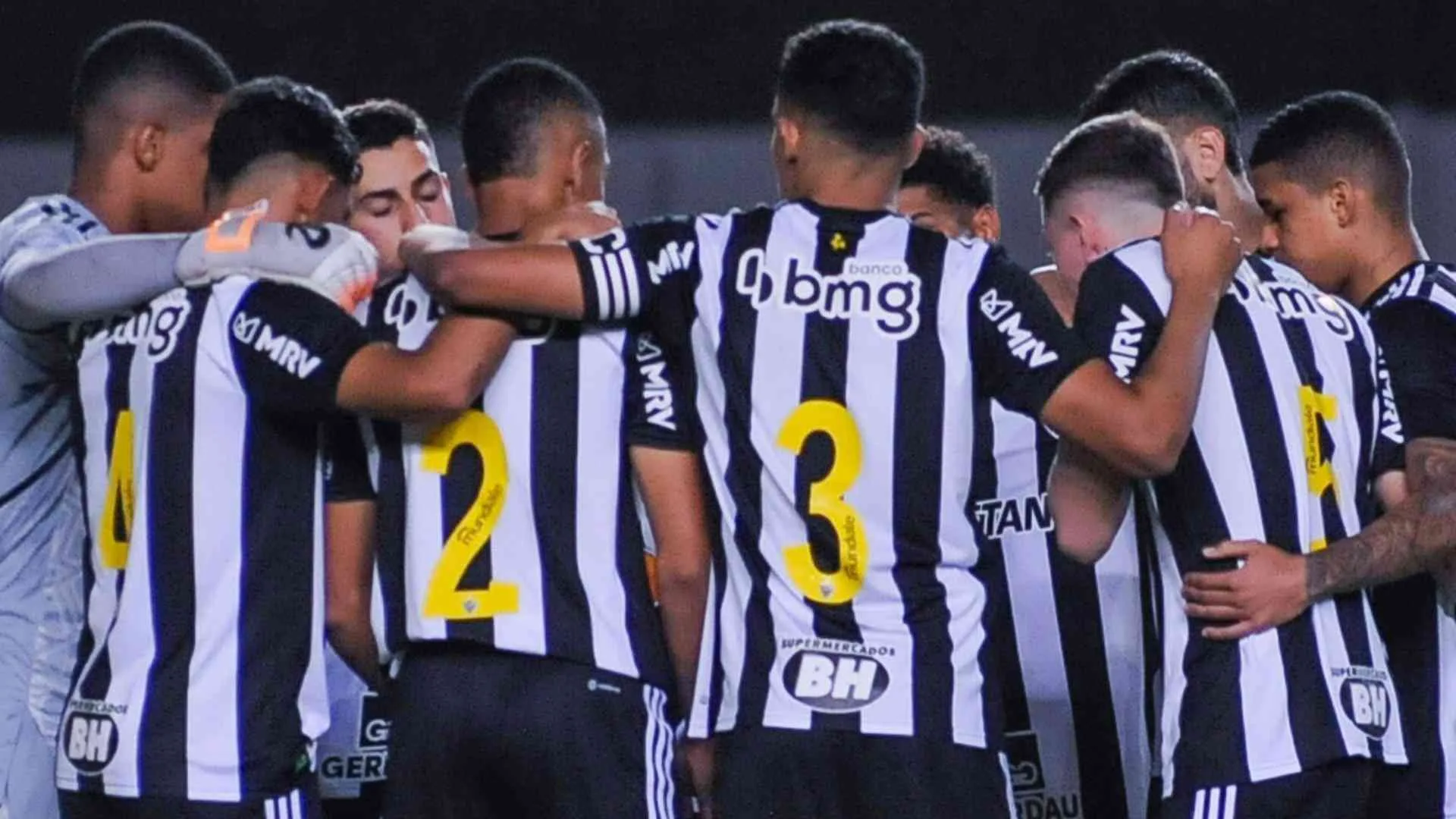 Atlético-MG vence Cruzeiro por 4 a 3 em final sub-20 marcada por briga generalizada
