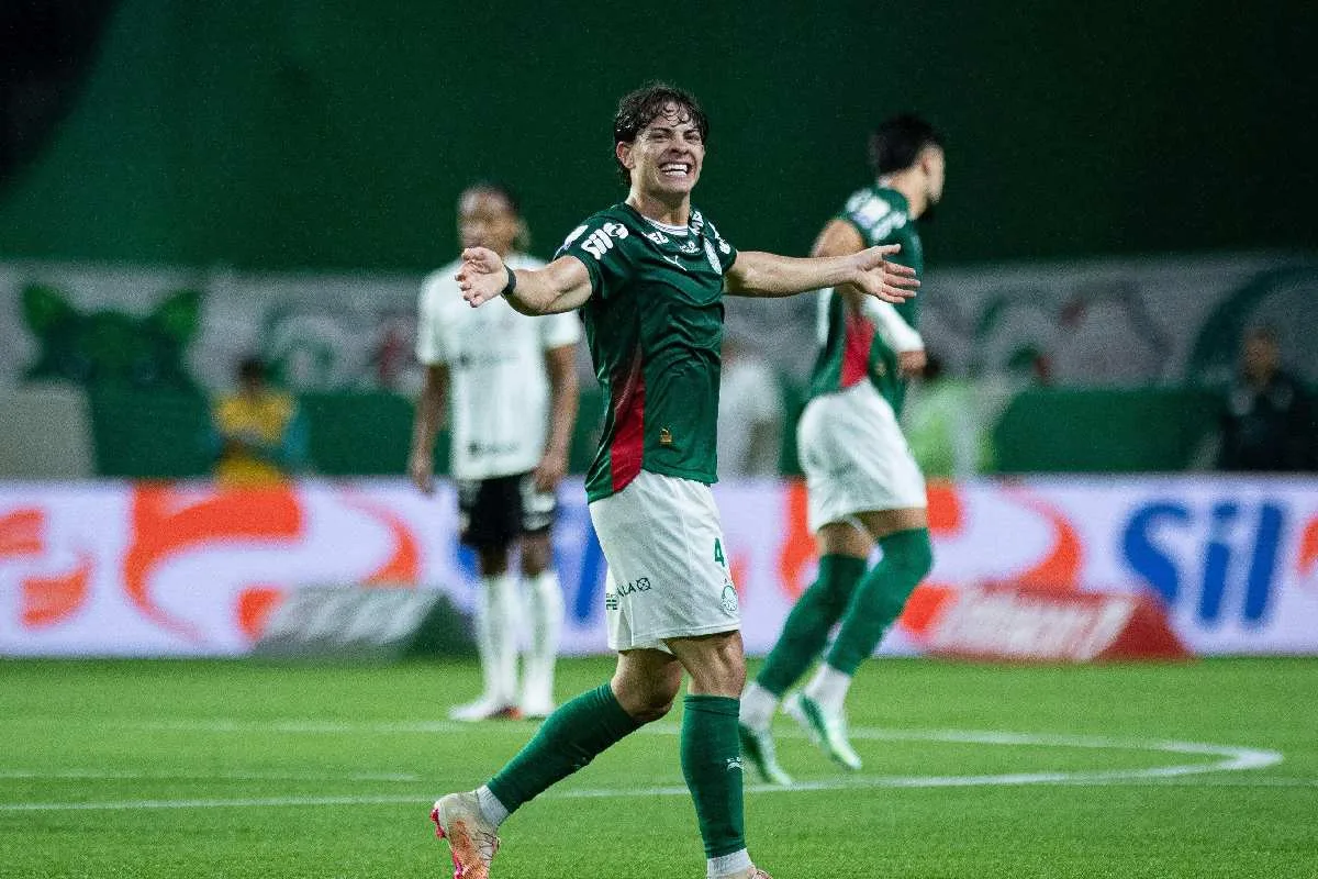 Agustín Giay dá a volta por cima e recebe elogios de ex-lateral do Palmeiras