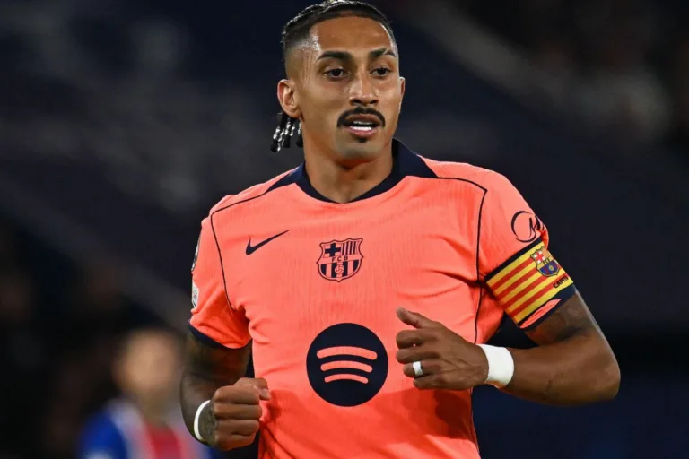 Raphinha prioriza Barcelona após proposta da Arábia Saudita e acerta permanência até 2030