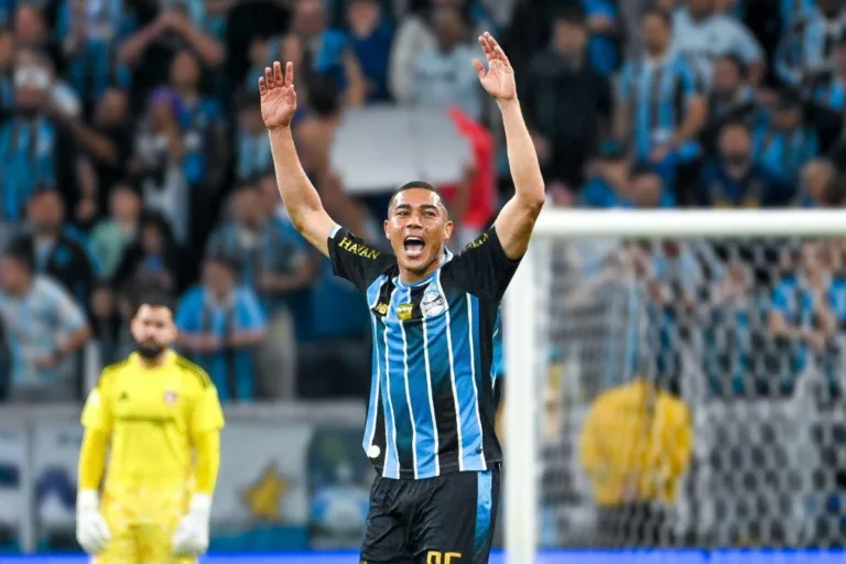 Carlos Vinícius entra no radar do Vasco para a temporada de 2027