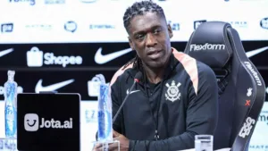 Seedorf nega influência de Memphis em acerto com o Corinthians