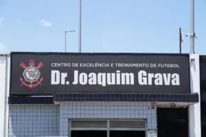 Corinthians recebe nova cobrança da Gaviões da Fiel em reunião com Seedorf e elenco no CT Joaquim Grava