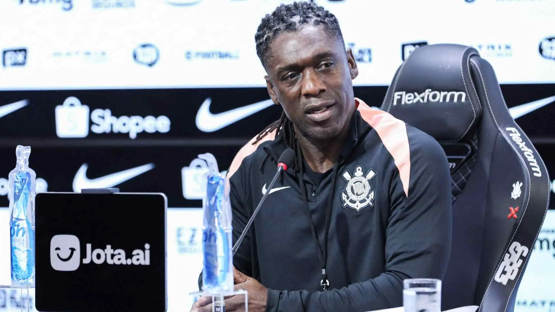 Seedorf nega influência de Memphis em acerto com o Corinthians