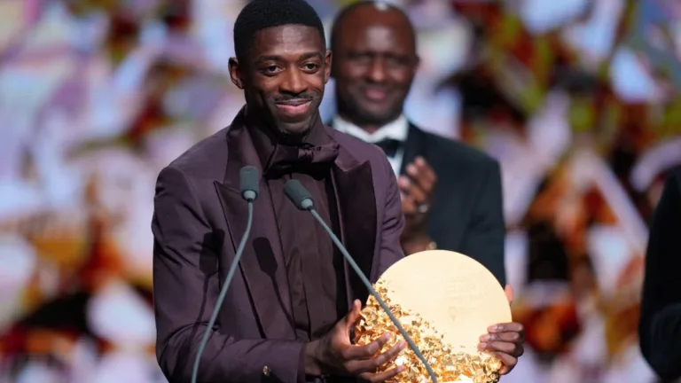 PSG é eleito clube do ano na Bola de Ouro 2026 e supera Flamengo e europeus; Dembélé recebe prêmio