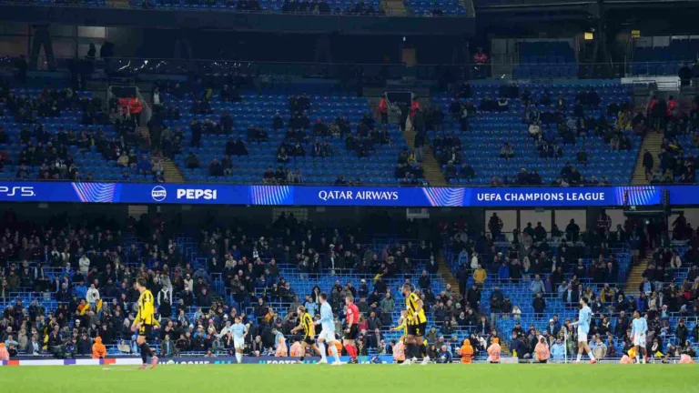Manchester City tem mais de 20 mil lugares vazios no Etihad em goleada na Champions League