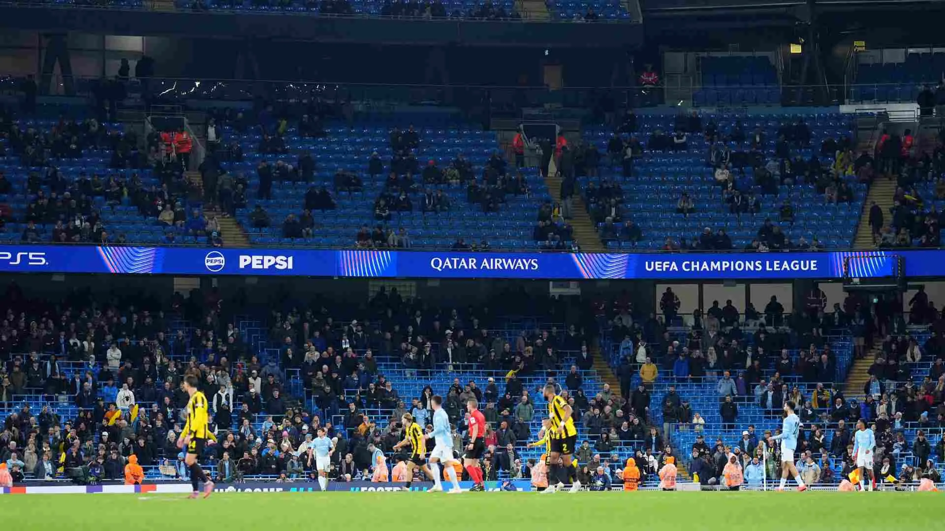 Manchester City tem mais de 20 mil lugares vazios no Etihad em goleada na Champions League