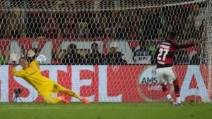 Bruno Henrique lamenta eliminação do Flamengo na Libertadores e reconhece erros