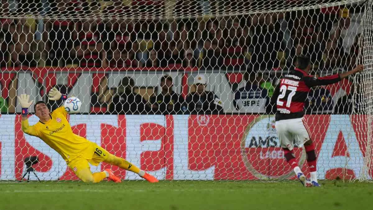 Bruno Henrique lamenta eliminação do Flamengo na Libertadores e reconhece erros