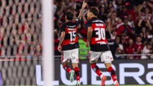 Flamengo lidera segundo turno do Brasileirão; Corinthians perde oito jogos seguidos