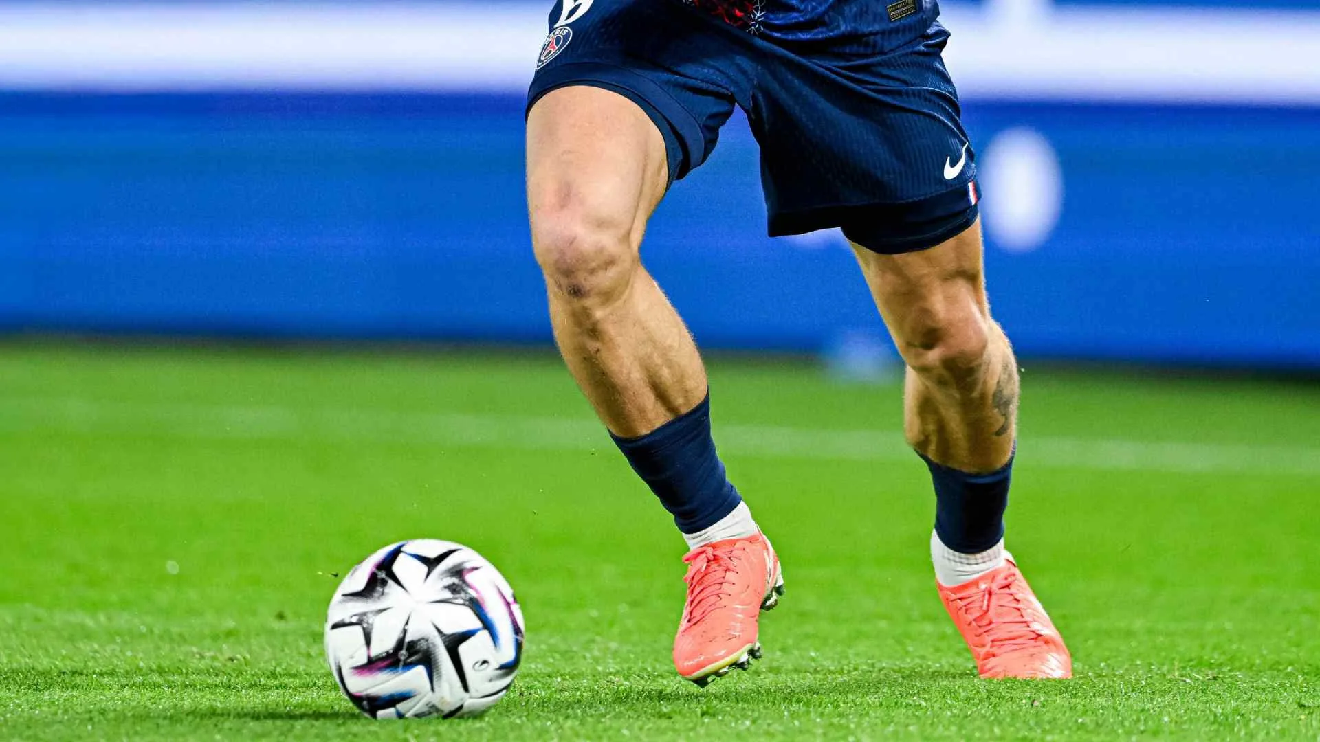 Futebol na TV hoje: Vasco x Boca e PSG x Barcelona nesta terça-feira (20)