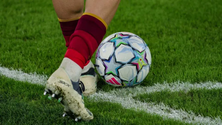 Futebol na TV hoje: clássico entre Barcelona x Real Madrid é grande destaque neste domingo (25)