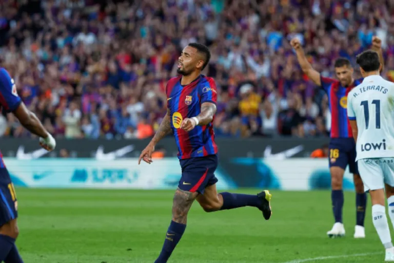 Gabriel Jesus supera Neymar e Ronaldinho em início pelo Barcelona