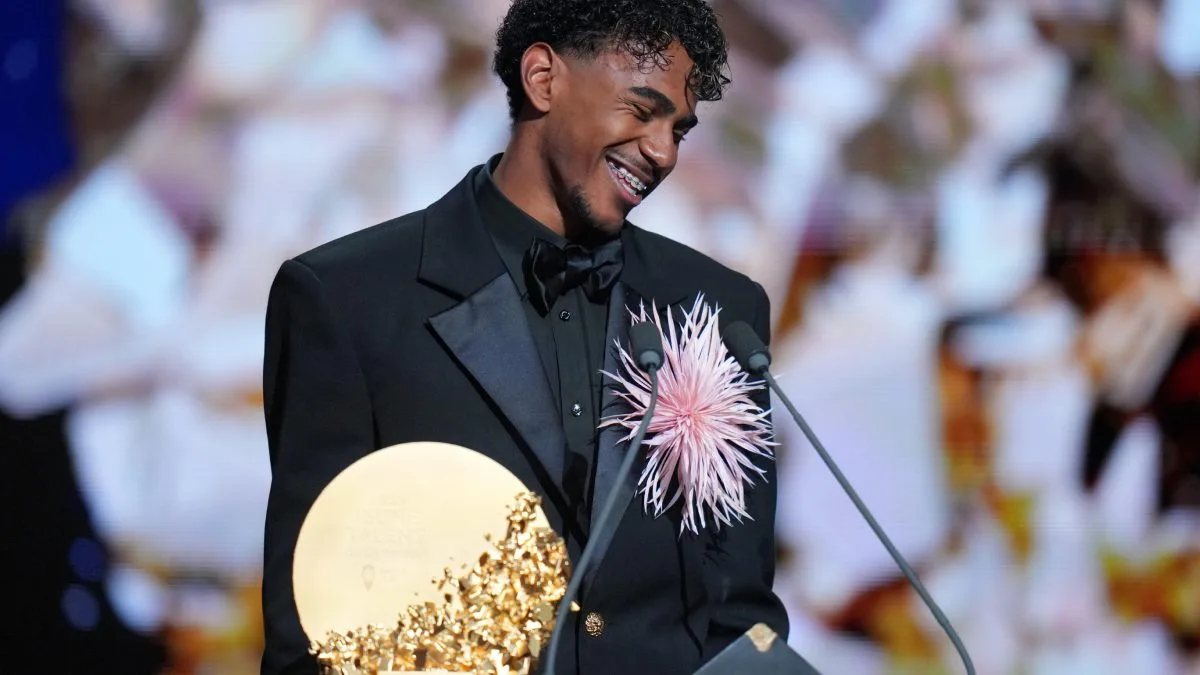 Lamine Yamal vence Troféu Kopa de melhor jovem pela terceira vez seguida na Bola de Ouro 2026