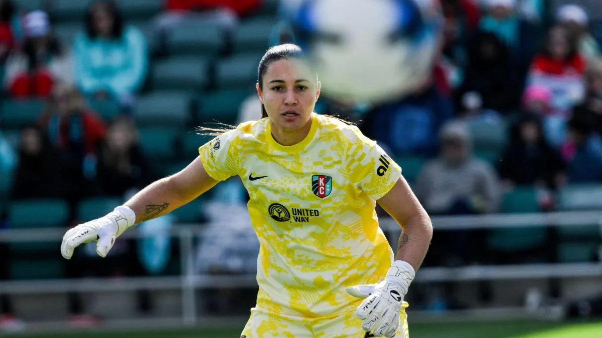 Lorena fica na 28ª posição da Bola de Ouro e disputa prêmio de melhor goleira