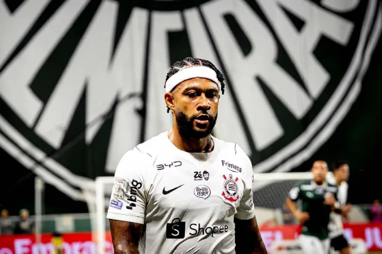 Memphis Depay vive pior temporada da carreira e preocupa o Corinthians 