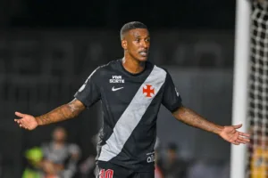 Robert Renan ganha destaque na Europa, e Vasco projeta permanência