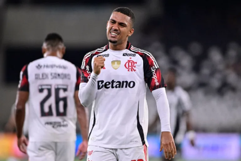 Samuel Lino abre o jogo sobre críticas da torcida do Flamengo