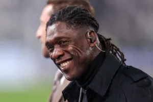 Seedorf chega a São Paulo e inicia trabalho como técnico do Corinthians