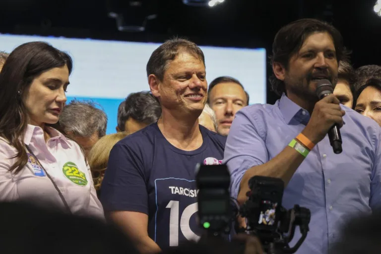 Governadores eleitos em 2026: veja para quais times de futebol eles torcem