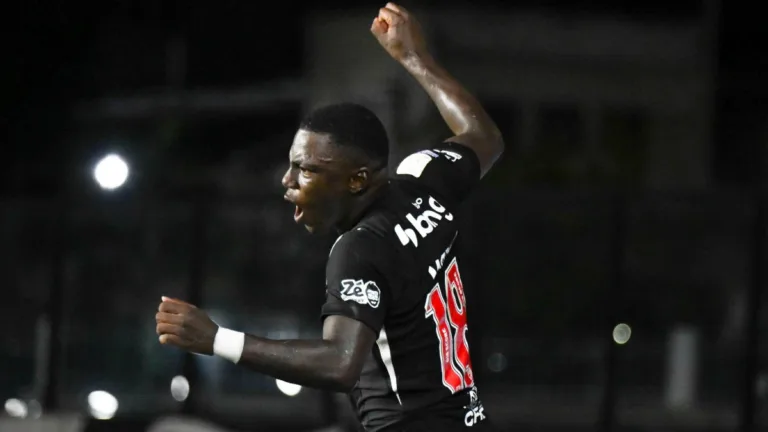 Brenner e Marino são testados no ataque para clássico entre Vasco e Flamengo pelo Brasileirão