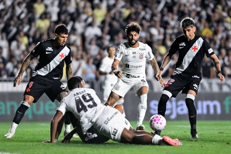 Corinthians perde para o Vasco na estreia de Seedorf e entra no Z4 do Brasileirão