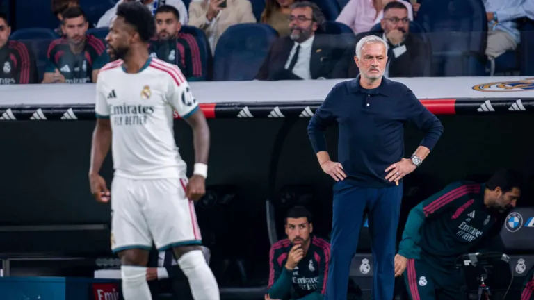Mourinho diz que Vini Jr. não é intocável no Real Madrid