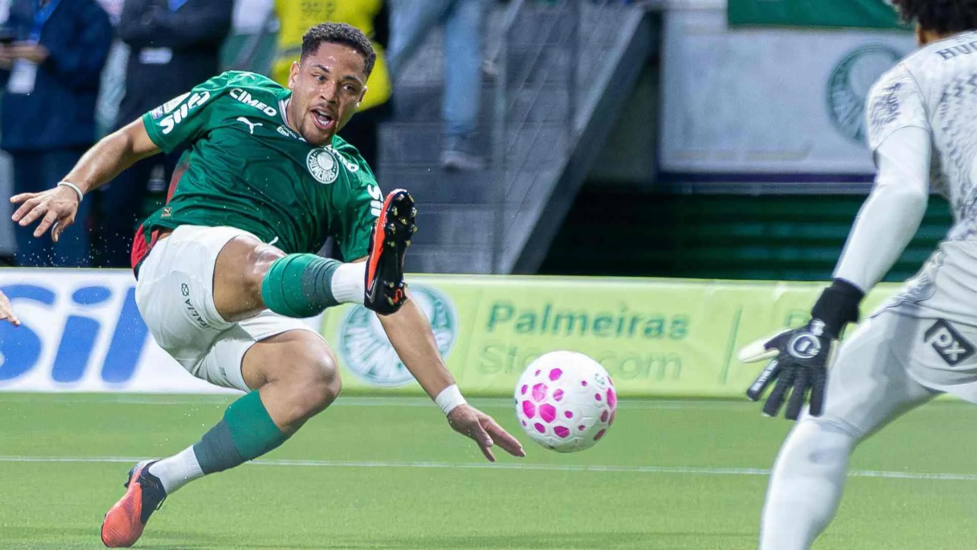 Palmeiras perde Vitor Roque por lesão contra o Fluminense na semifinal da Libertadores